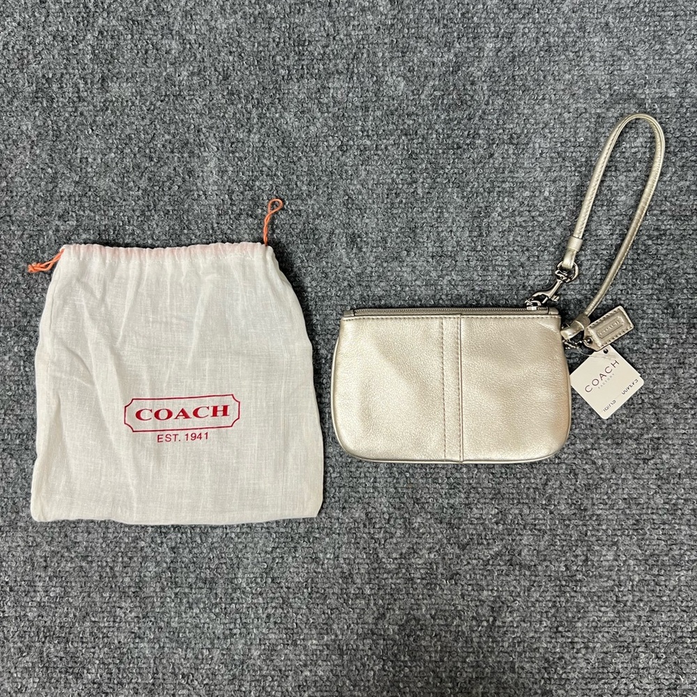 Coach Wallet Women Leather Metallic Silver Wristlet Pouch Clutch NWT - Picture 1 of 10